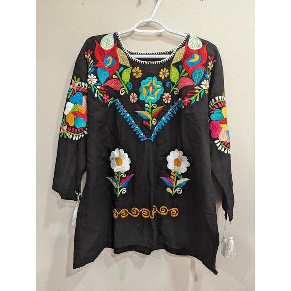 No tag Tops - Beautiful black floral & bird embroidered Mexican style long sleeve peasant top